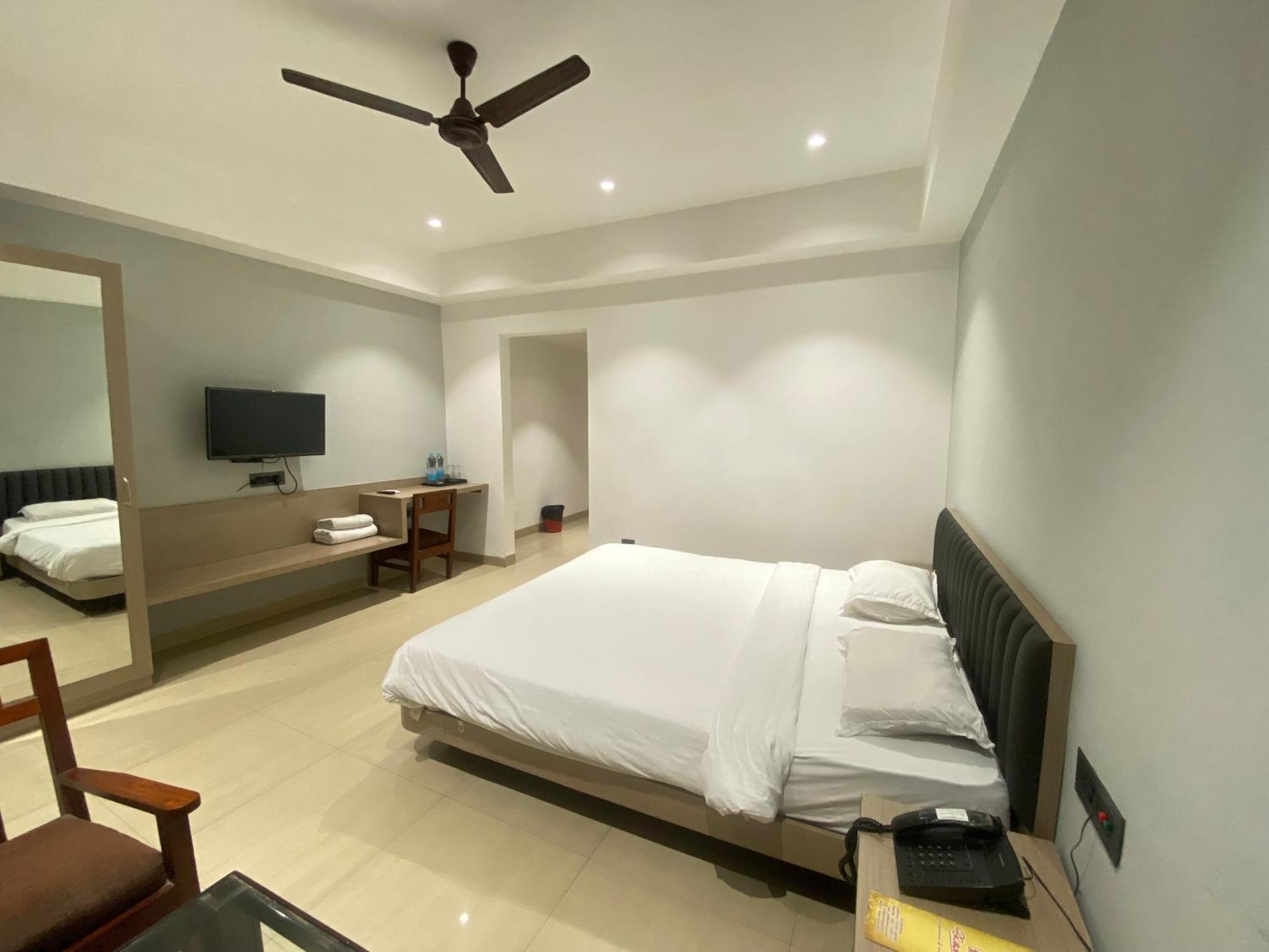 Hotel Rituraj Гувахати Экстерьер фото